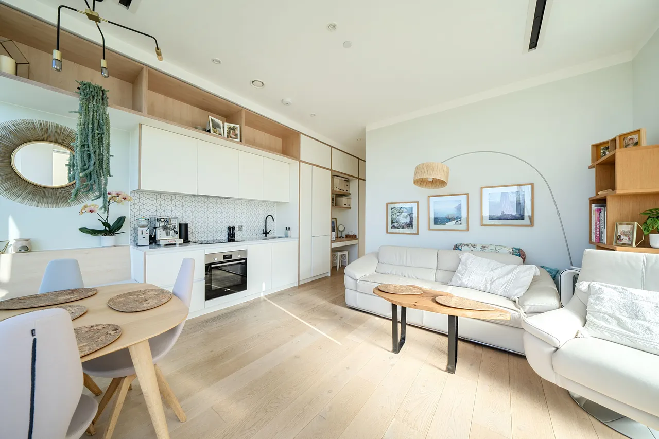 Brentford, TW8, photo 3