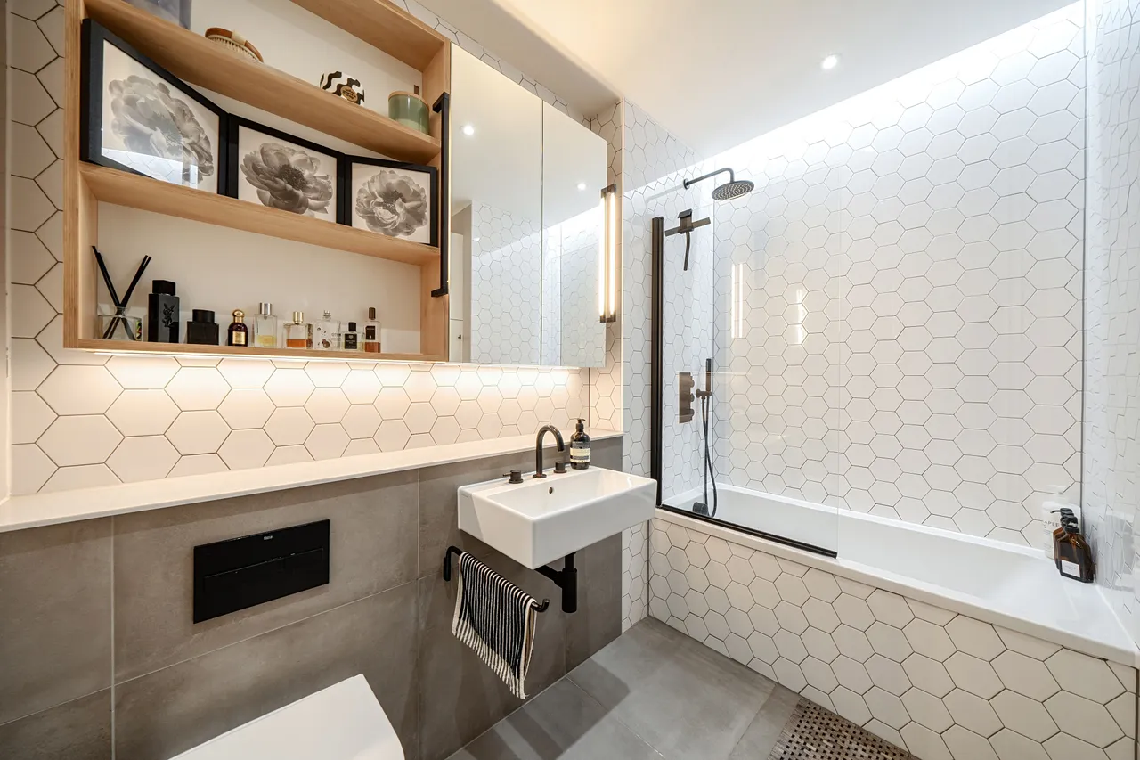 Brentford, TW8, photo 11