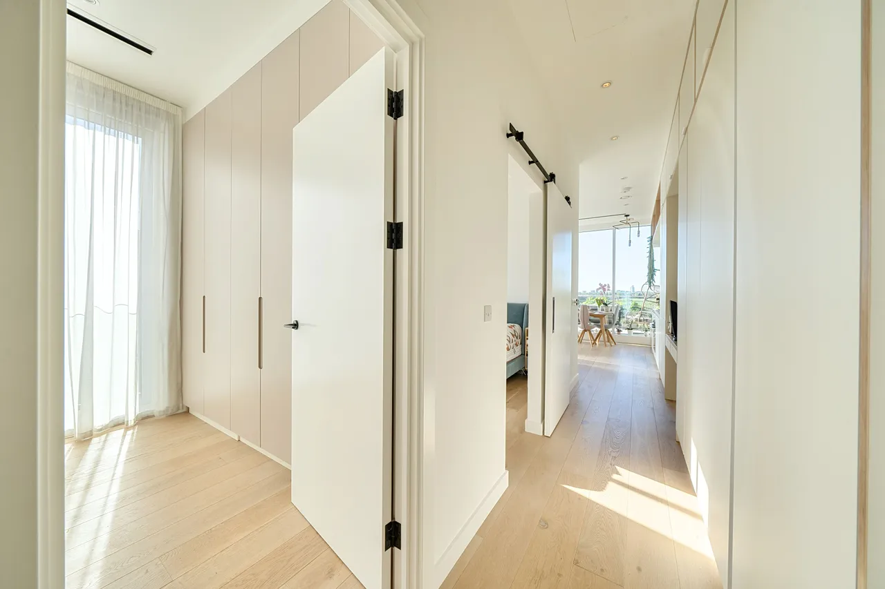 Brentford, TW8, photo 14
