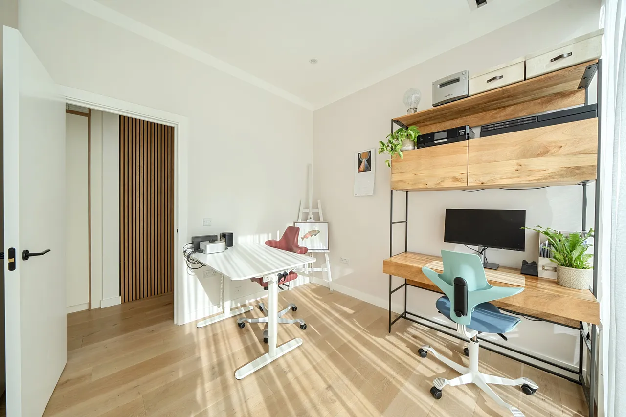 Brentford, TW8, photo 12