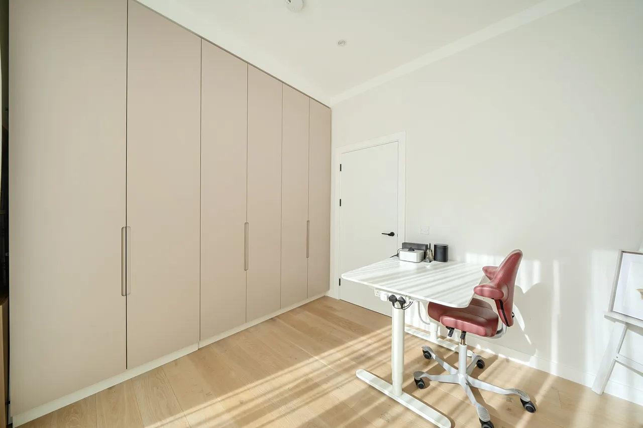 Brentford, TW8, photo 13