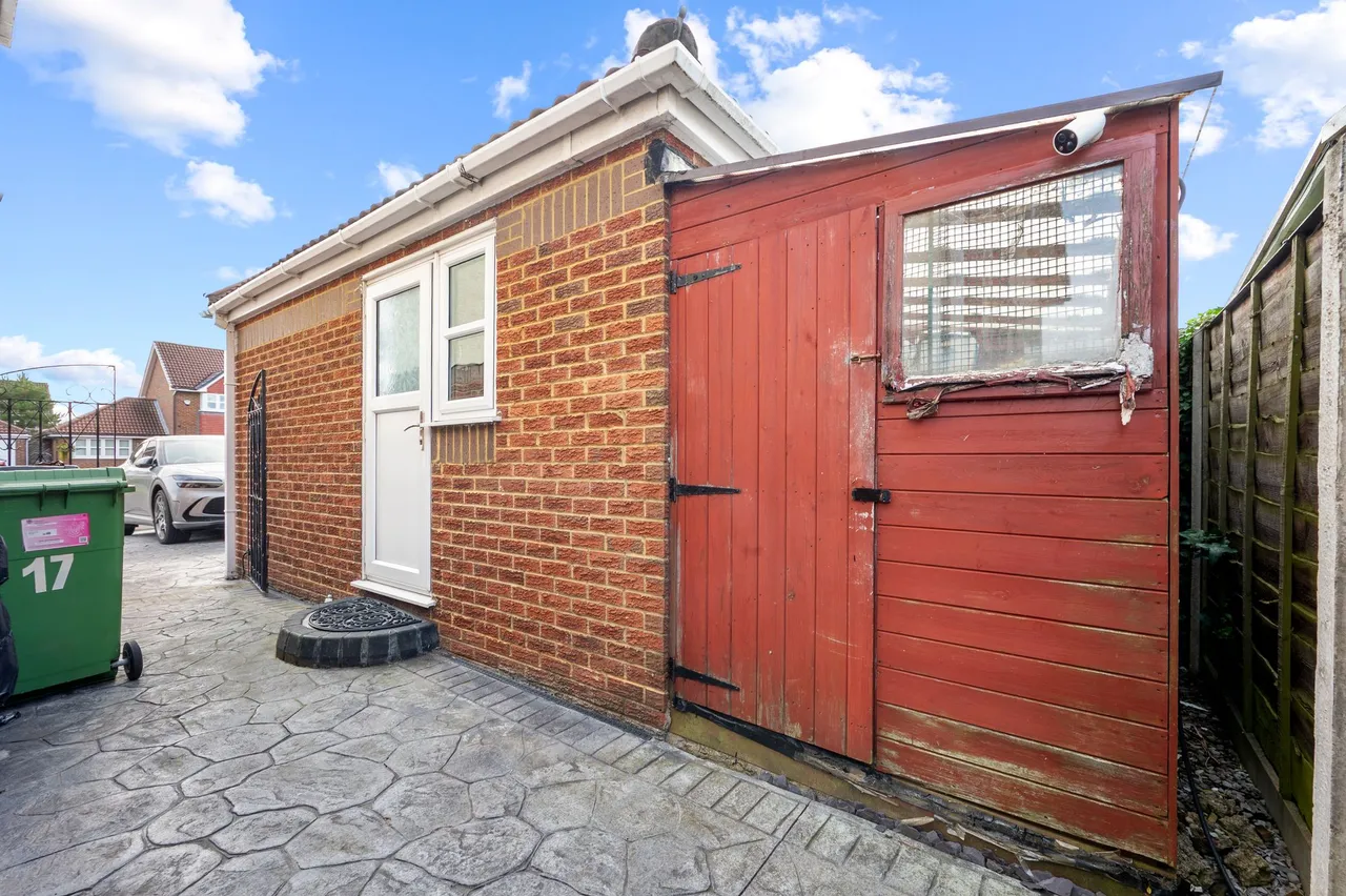 Lincoln Close, Woolston, Warrington, Warrington, WA1 4LU, photo 30