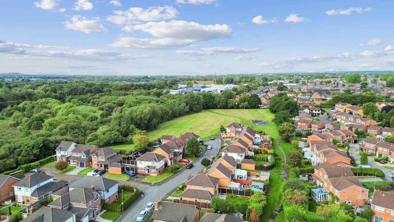 Lincoln Close, Woolston, Warrington, Warrington, WA1 4LU, photo 36