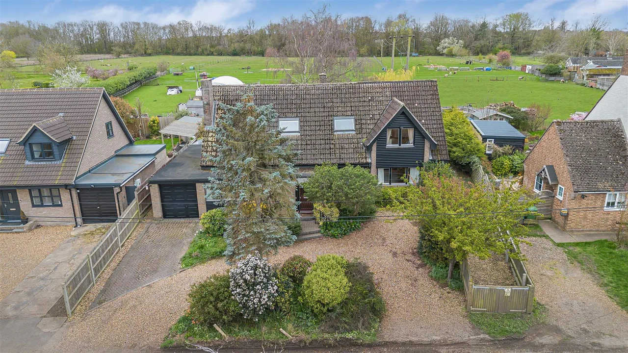 4 bed house for sale, Vicarage Road, Waresley, SG19
