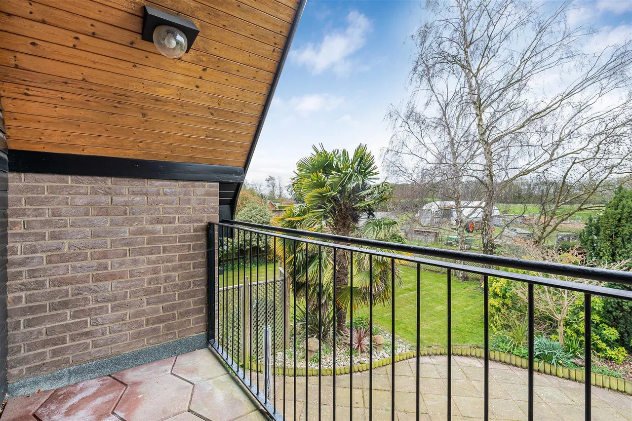 Vicarage Road, Waresley, SG19, photo 33