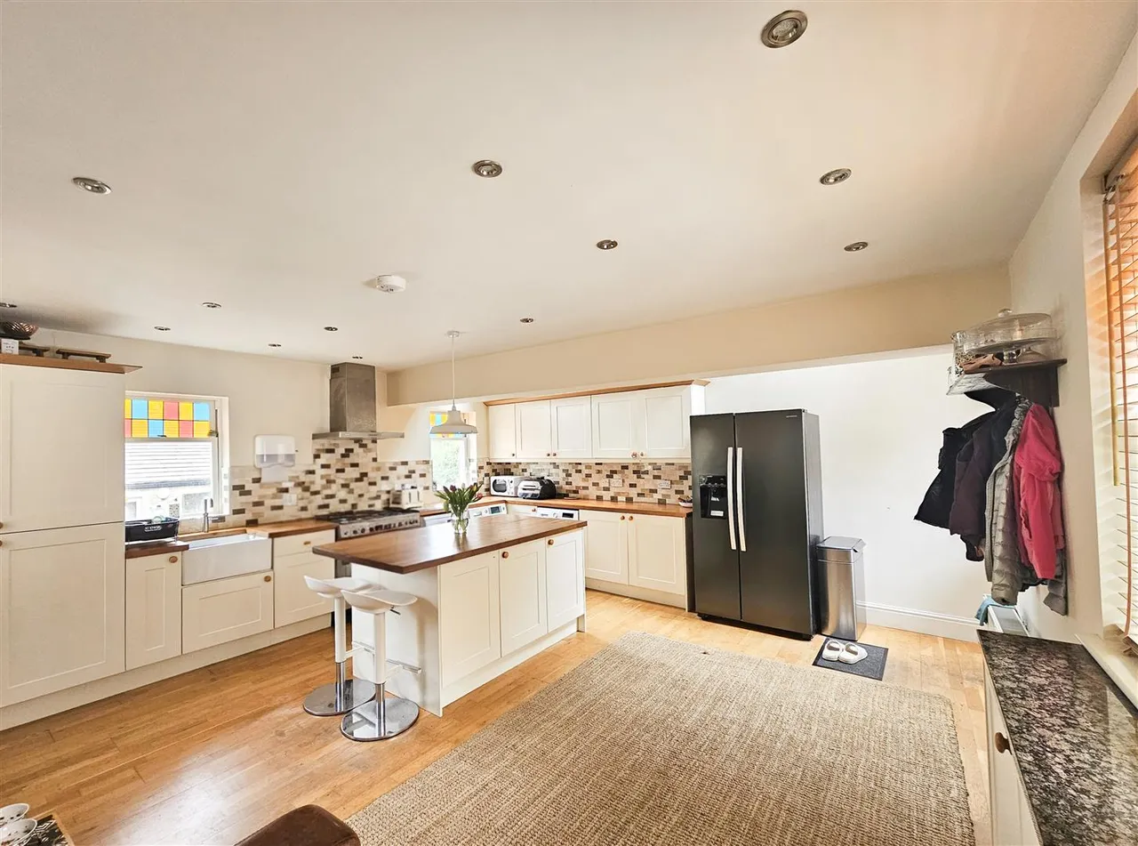 Upper School Street, Steeton, BD20 6PF, photo 2