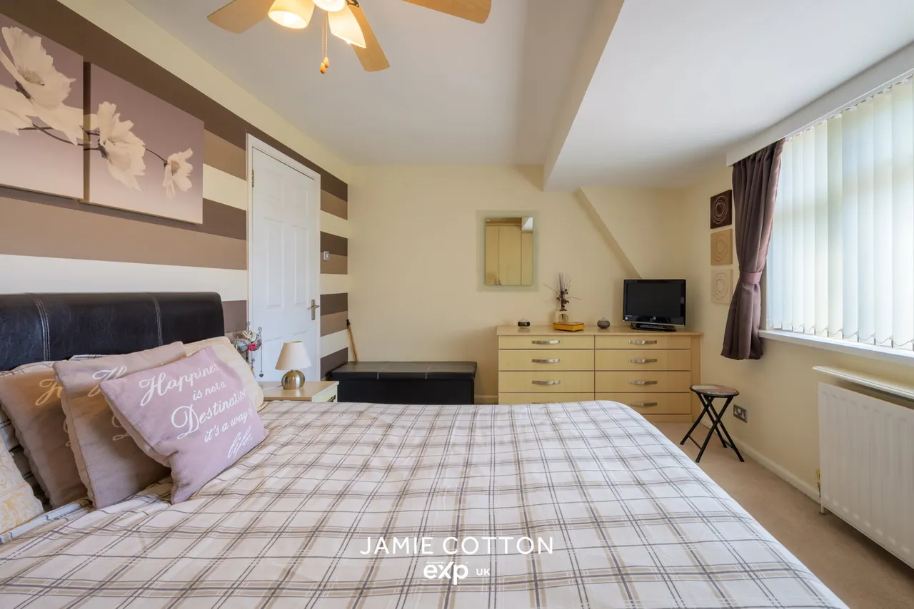 High Street, Pensnett, DY5, photo 13