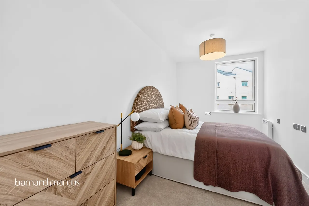 High Road, Finchley, N12, photo 17