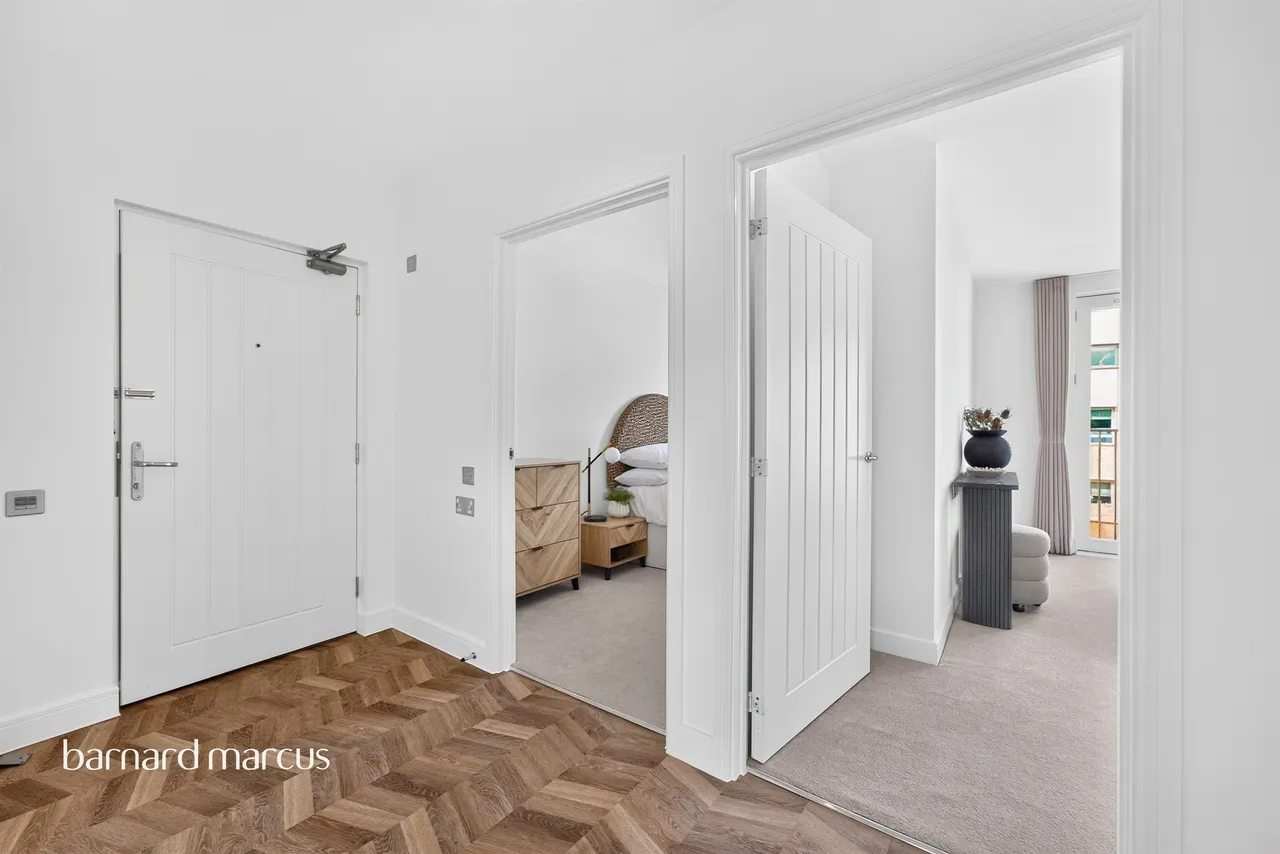 High Road, Finchley, N12, photo 13