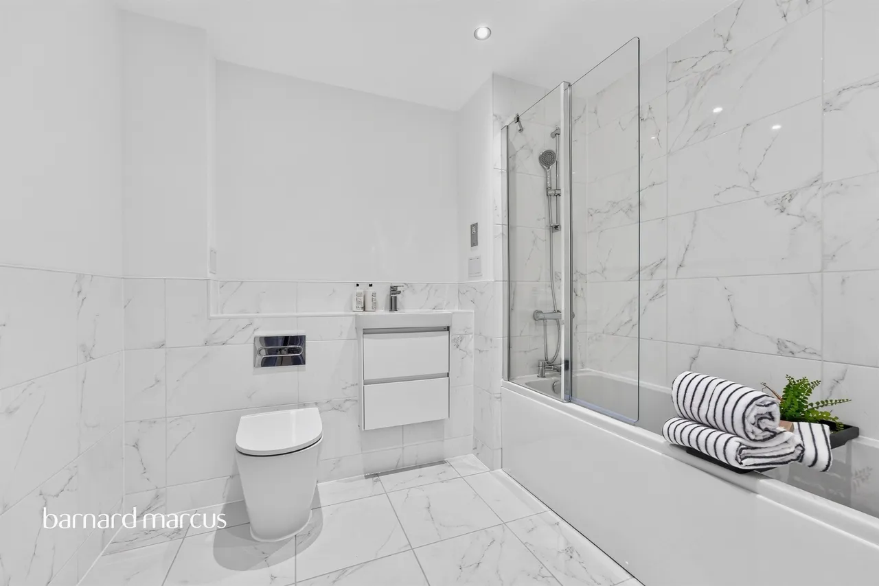 High Road, Finchley, N12, photo 12