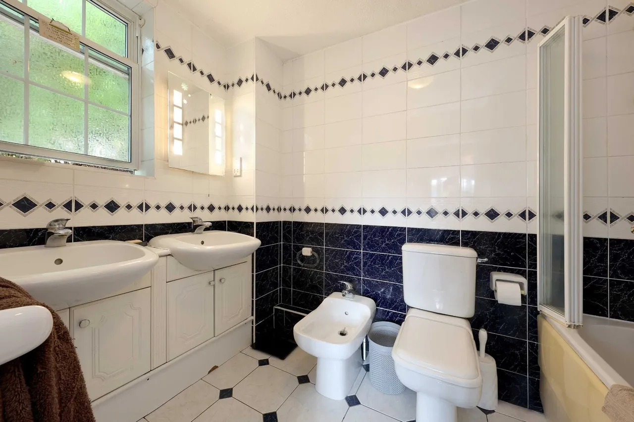 Silverdale Close, Penn, HP10, photo 8