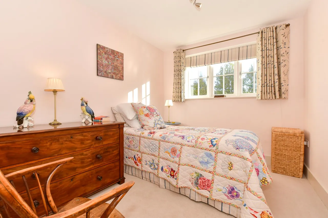 Bembridge, PO35, photo 6