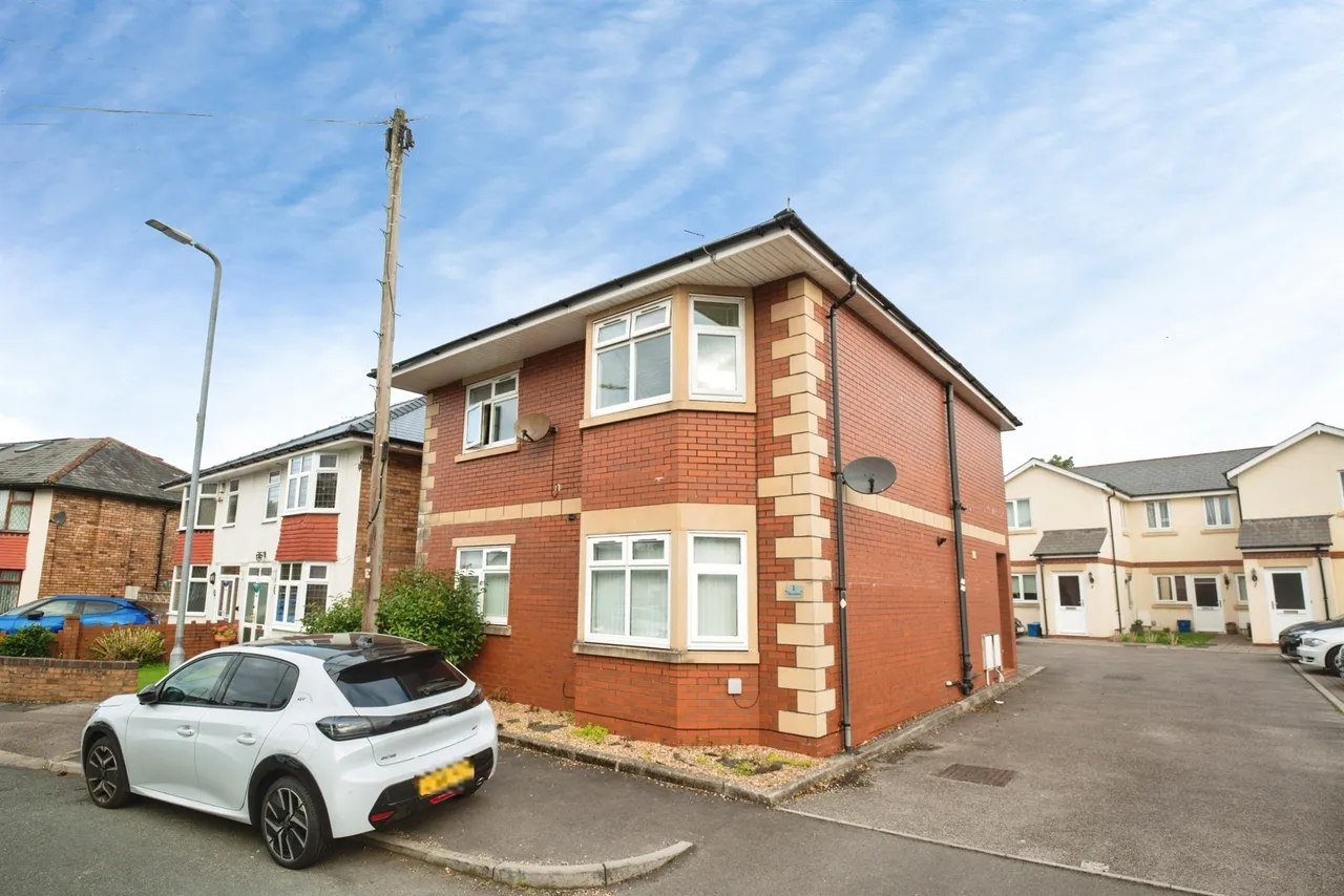 2 bed flat for sale, Groveland Road, Cardiff, CF14