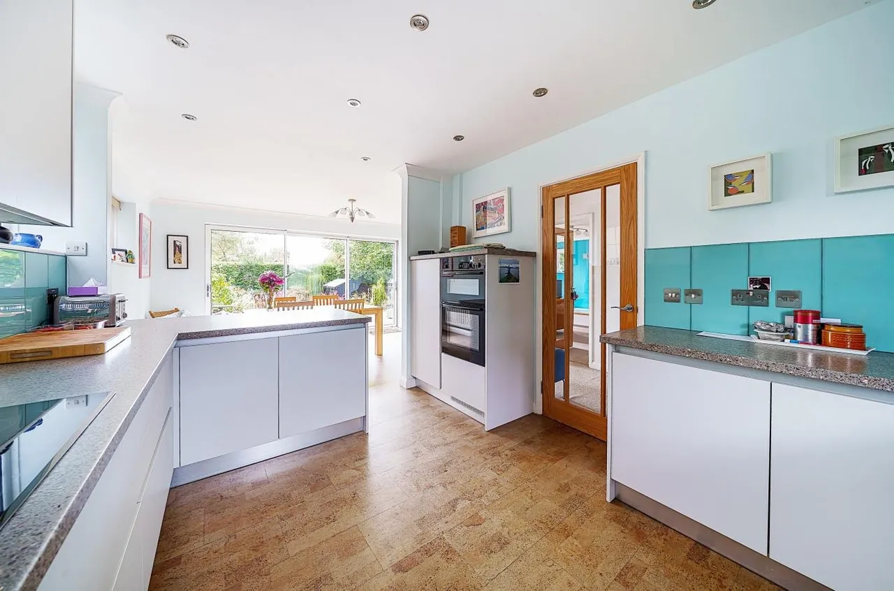 The Beeches, Banstead, SM7 2AZ, photo 5