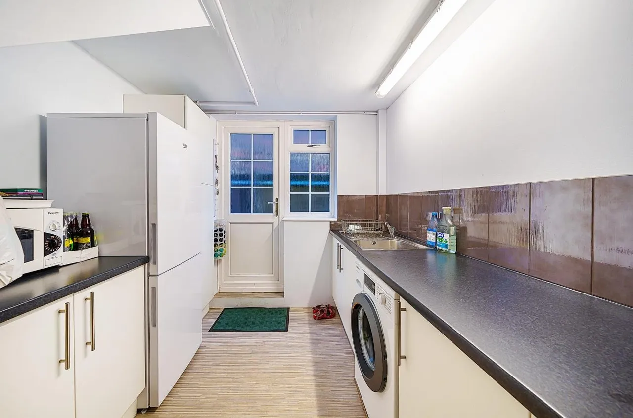 The Beeches, Banstead, SM7 2AZ, photo 9