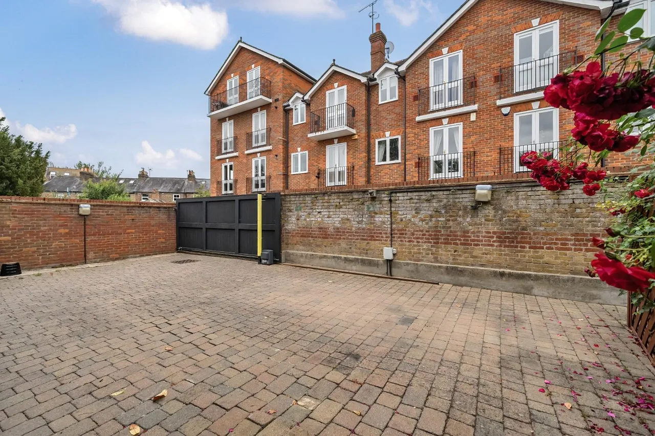 High Street, Eton, photo 7