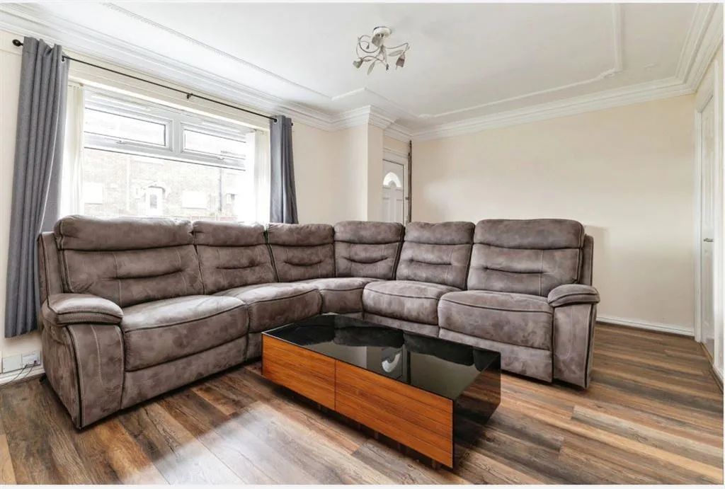 Enderby Gardens, Hemlington, MIDDLESBROUGH, photo 4