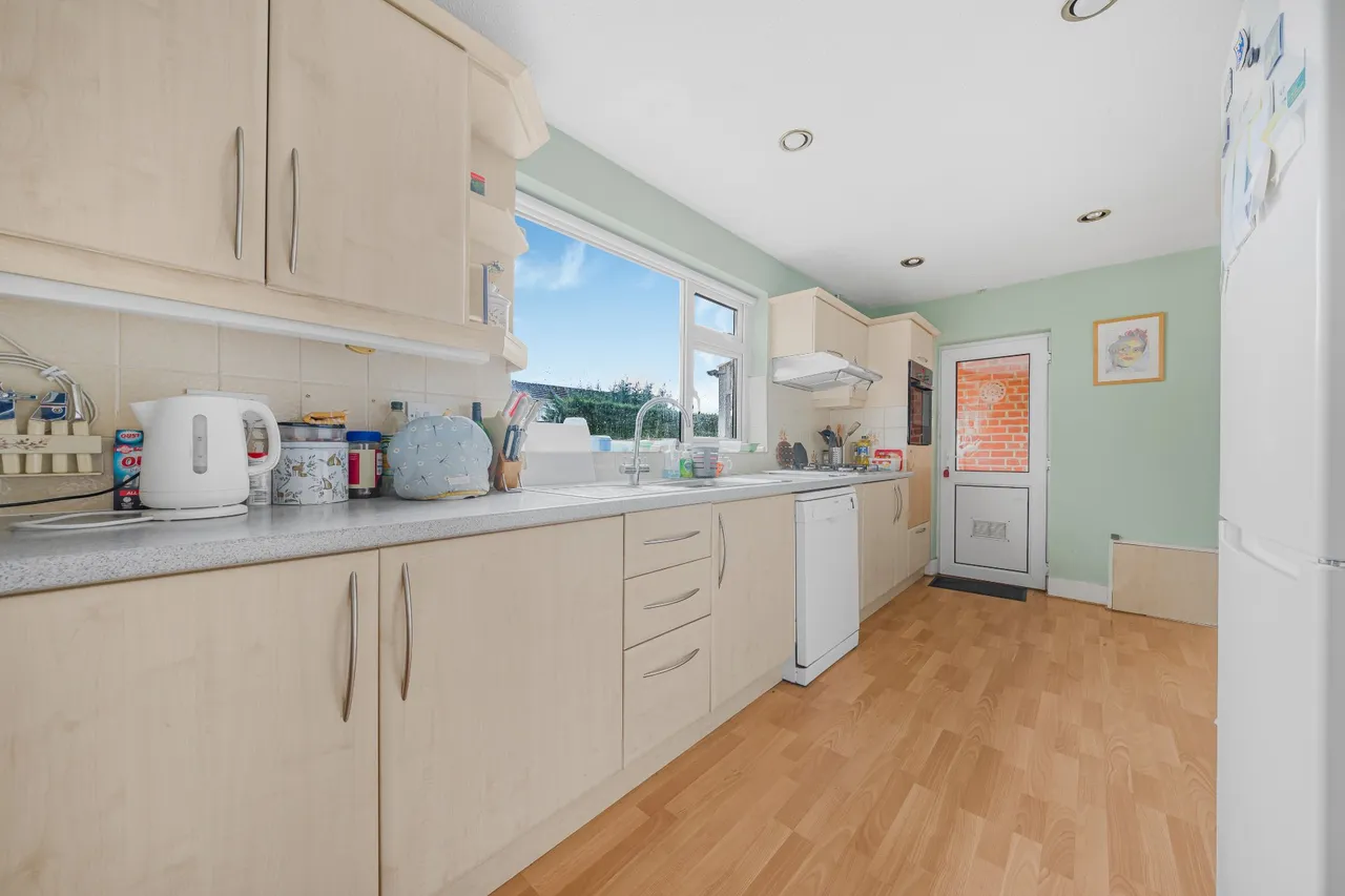 Thrupps Lane, Hersham, KT12, photo 16
