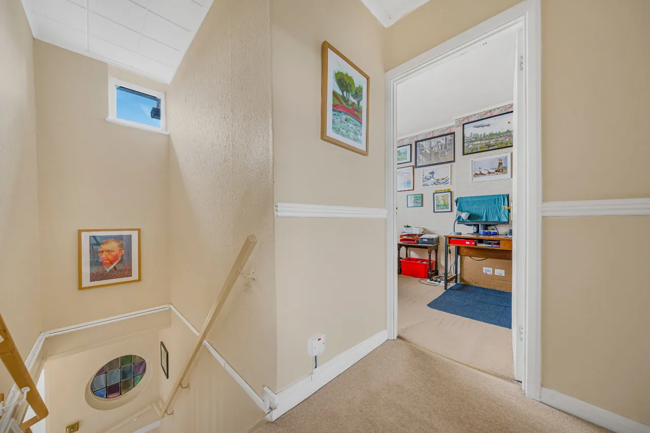 Thrupps Lane, Hersham, KT12, photo 23