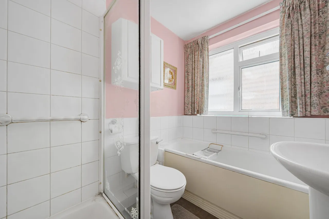 Thrupps Lane, Hersham, KT12, photo 20