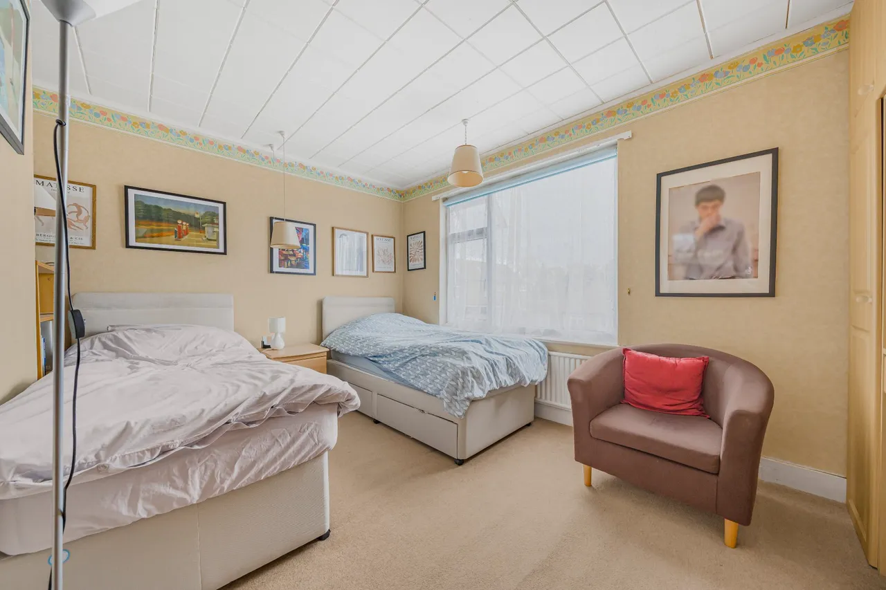 Thrupps Lane, Hersham, KT12, photo 10