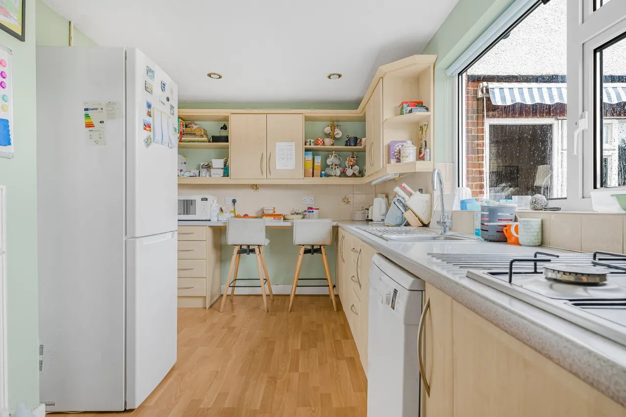 Thrupps Lane, Hersham, KT12, photo 18