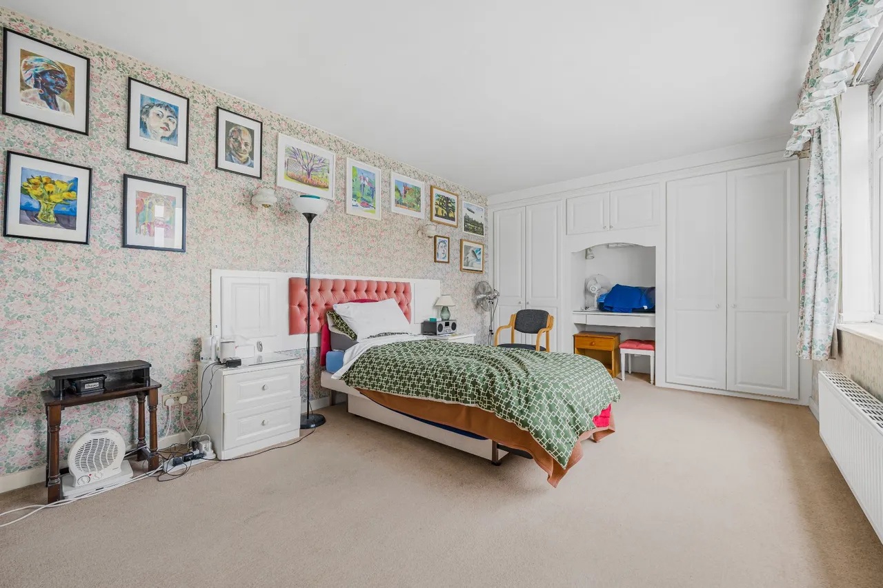 Thrupps Lane, Hersham, KT12, photo 8