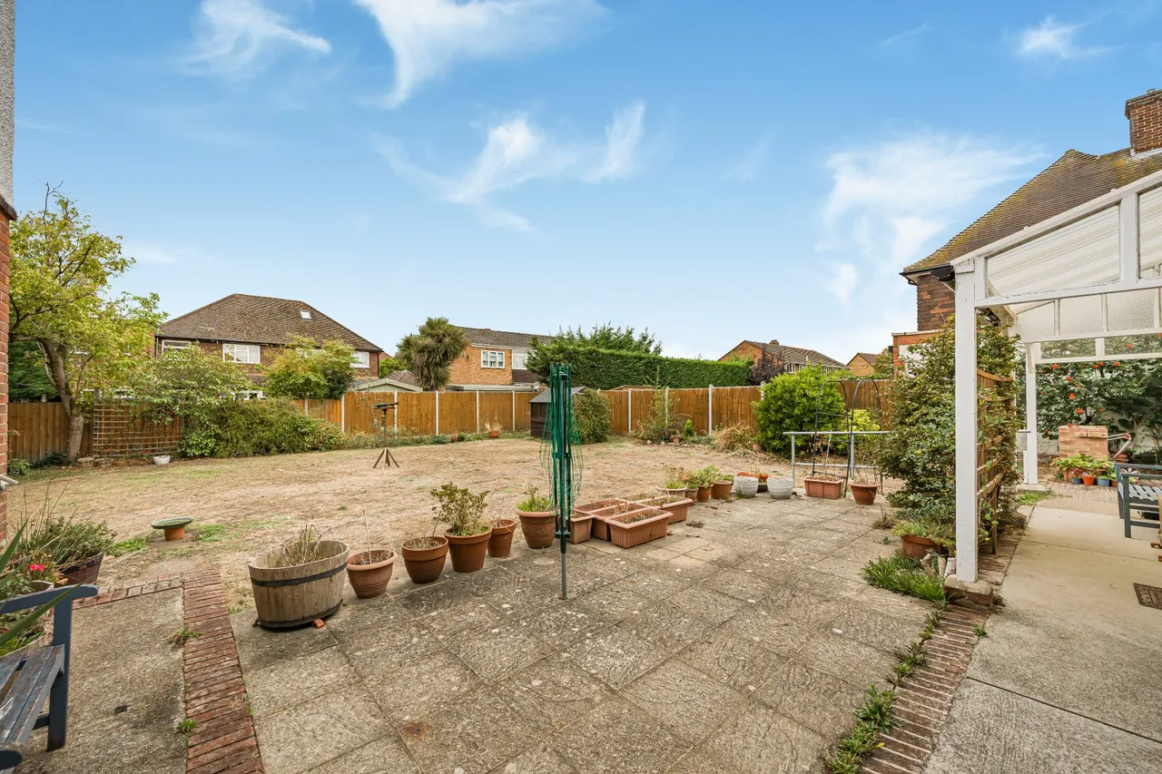 Thrupps Lane, Hersham, KT12, photo 13