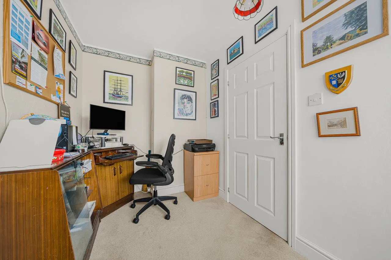 Thrupps Lane, Hersham, KT12, photo 12