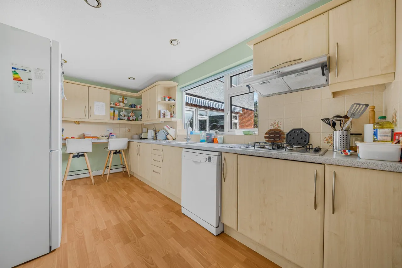 Thrupps Lane, Hersham, KT12, photo 4