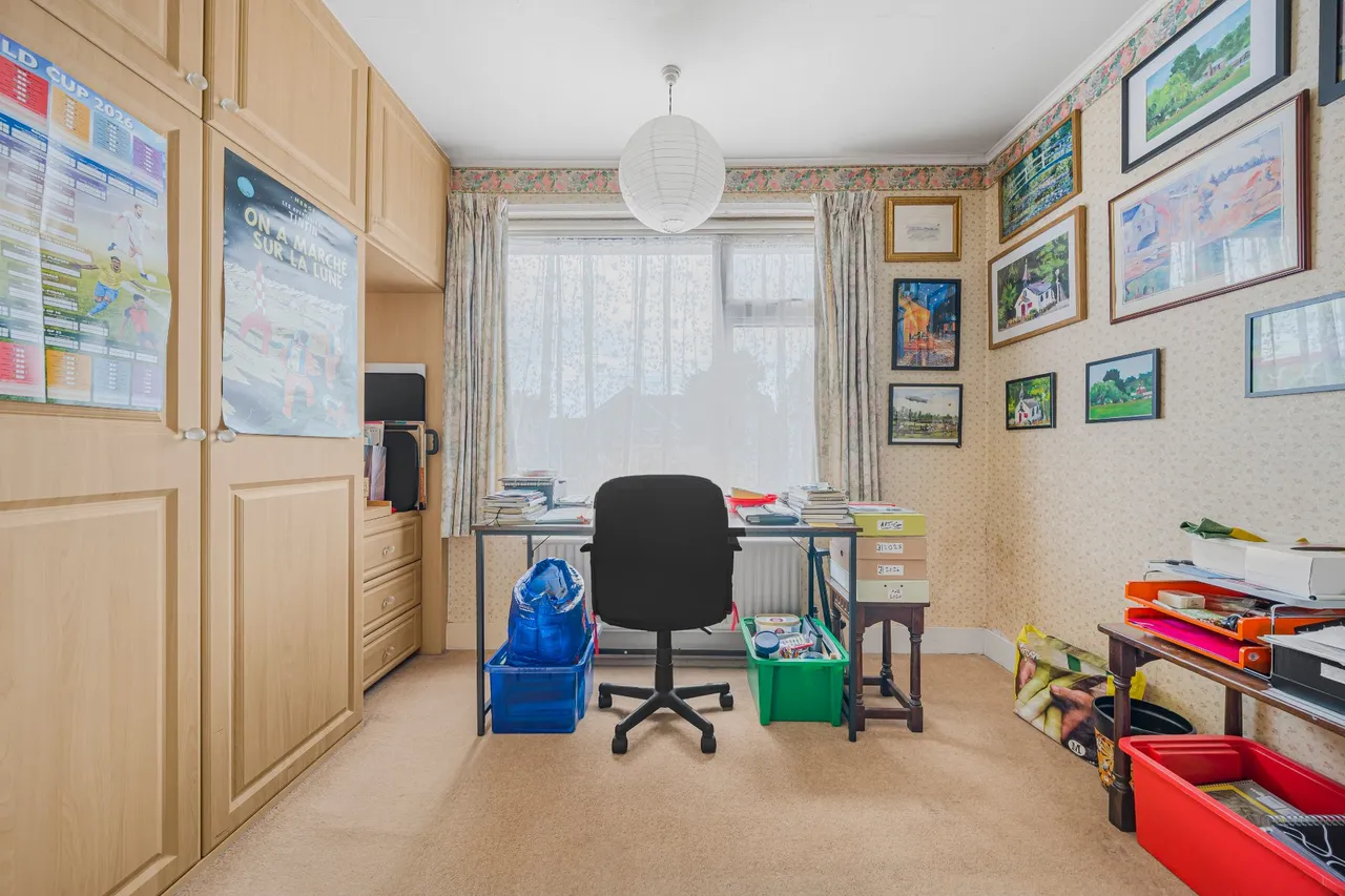 Thrupps Lane, Hersham, KT12, photo 11