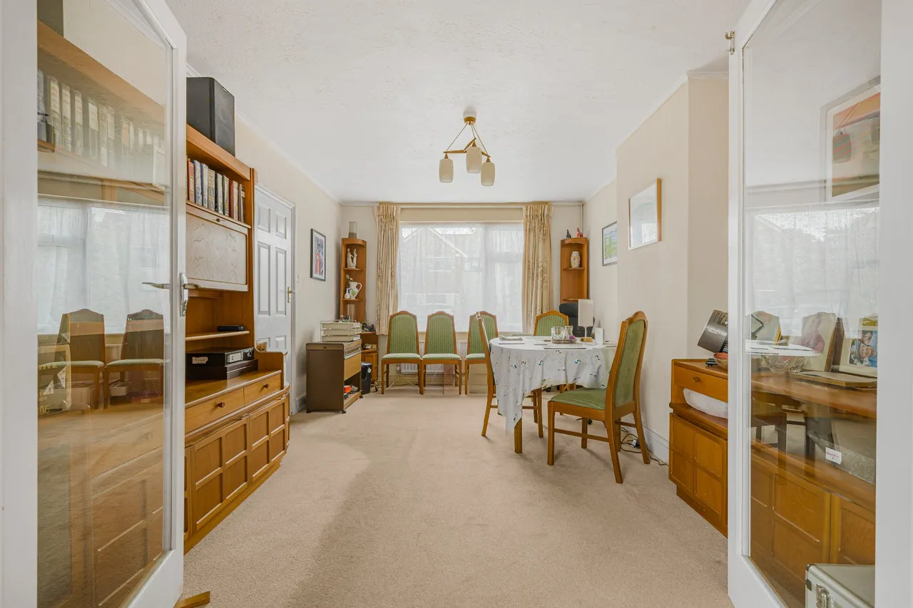 Thrupps Lane, Hersham, KT12, photo 6
