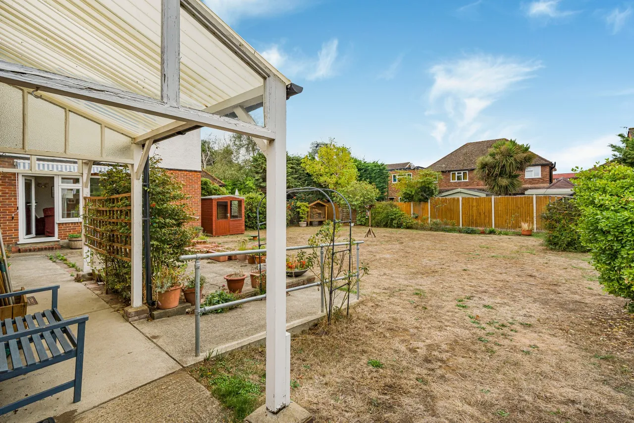 Thrupps Lane, Hersham, KT12, photo 15