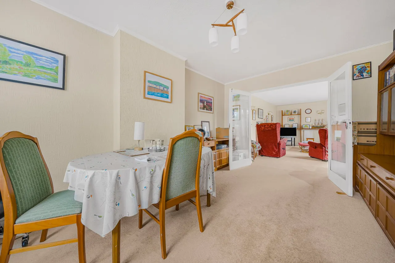 Thrupps Lane, Hersham, KT12, photo 19