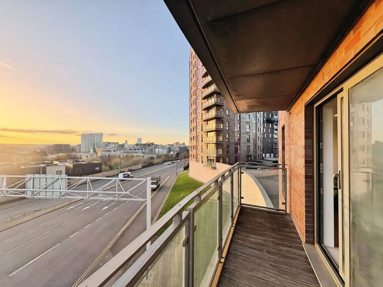 Echo Central Two, Cross Green Lane, photo 3