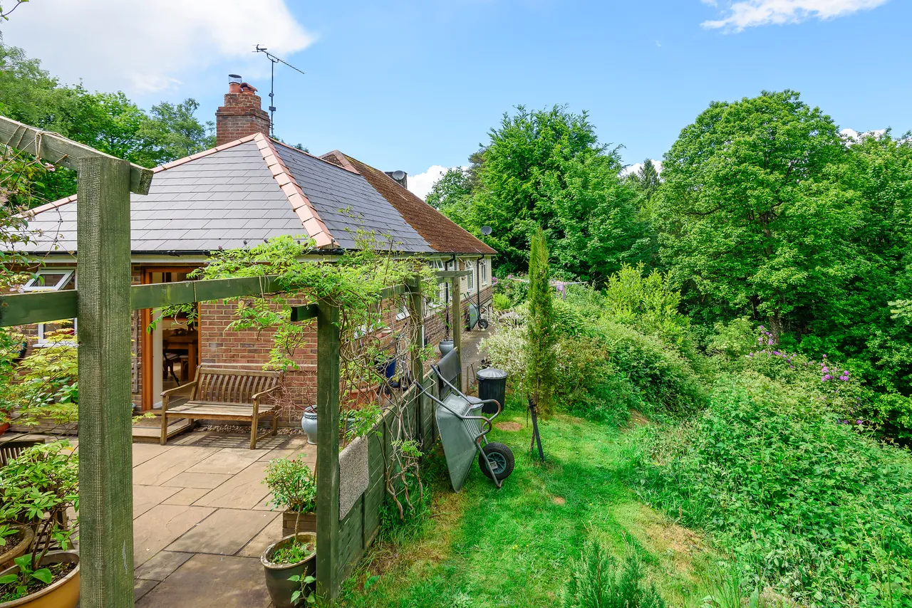 Farther Common, Hill Brow, GU33, photo 11