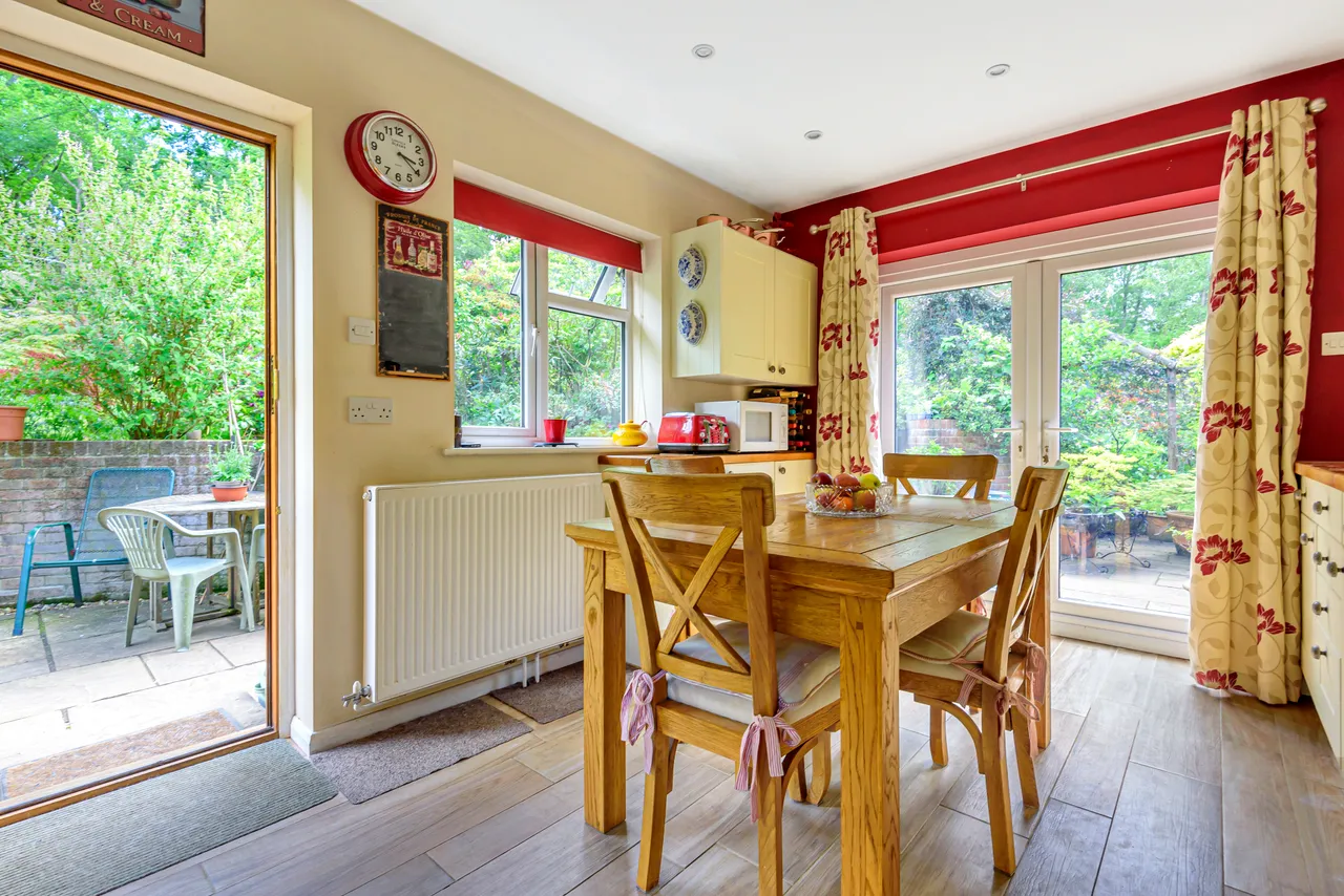 Farther Common, Hill Brow, GU33, photo 4