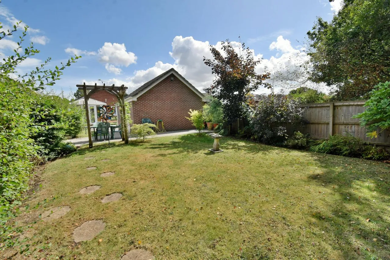 Leeson Drive, BH22, photo 13