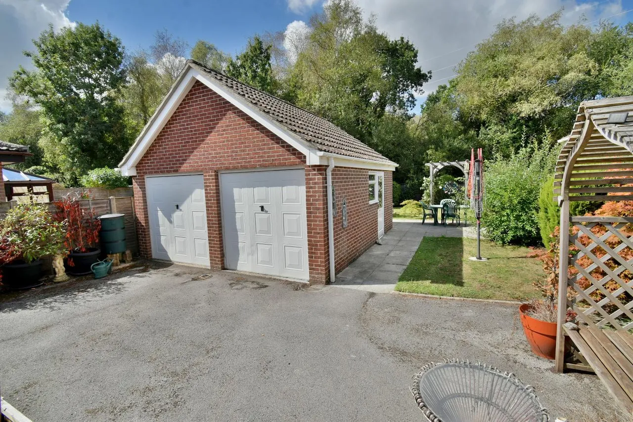Leeson Drive, BH22, photo 2