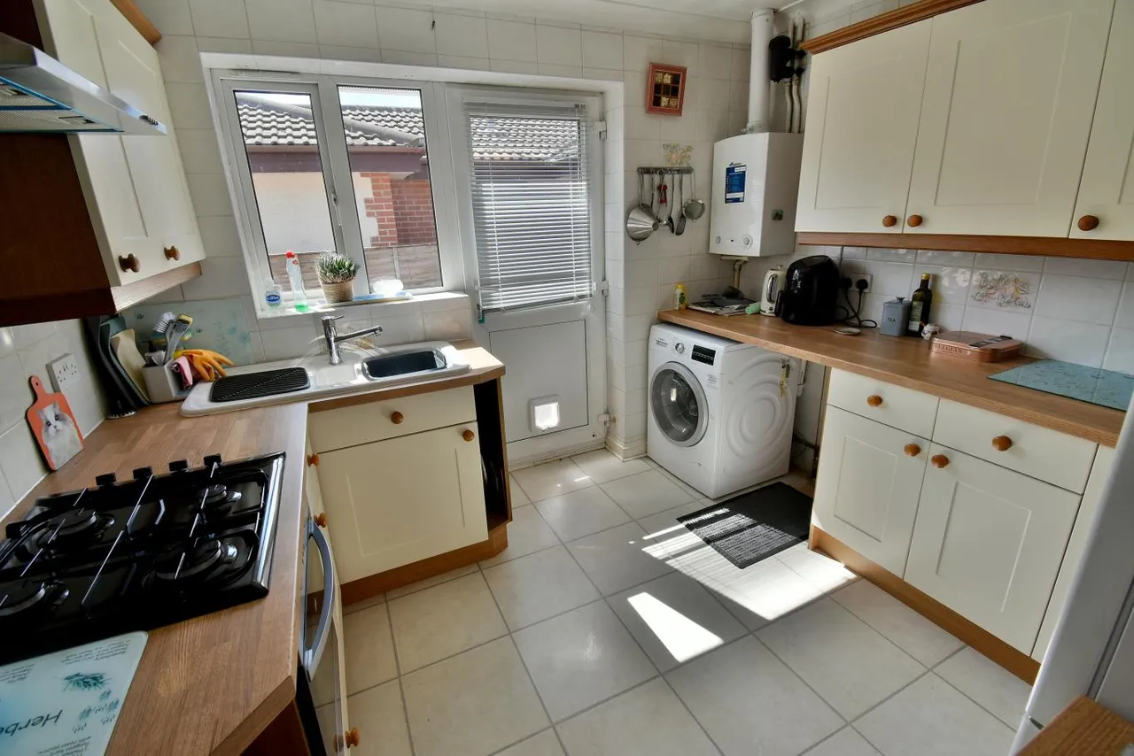Leeson Drive, BH22, photo 4