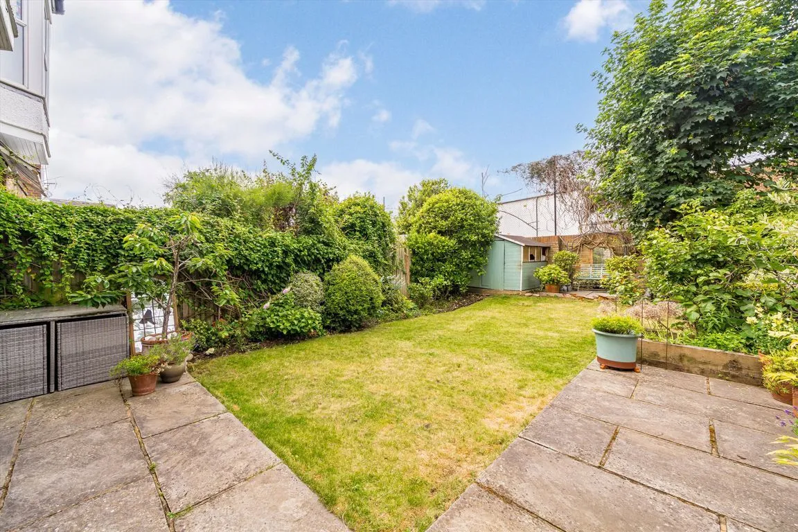 Chatsworth Gardens, W3, photo 10
