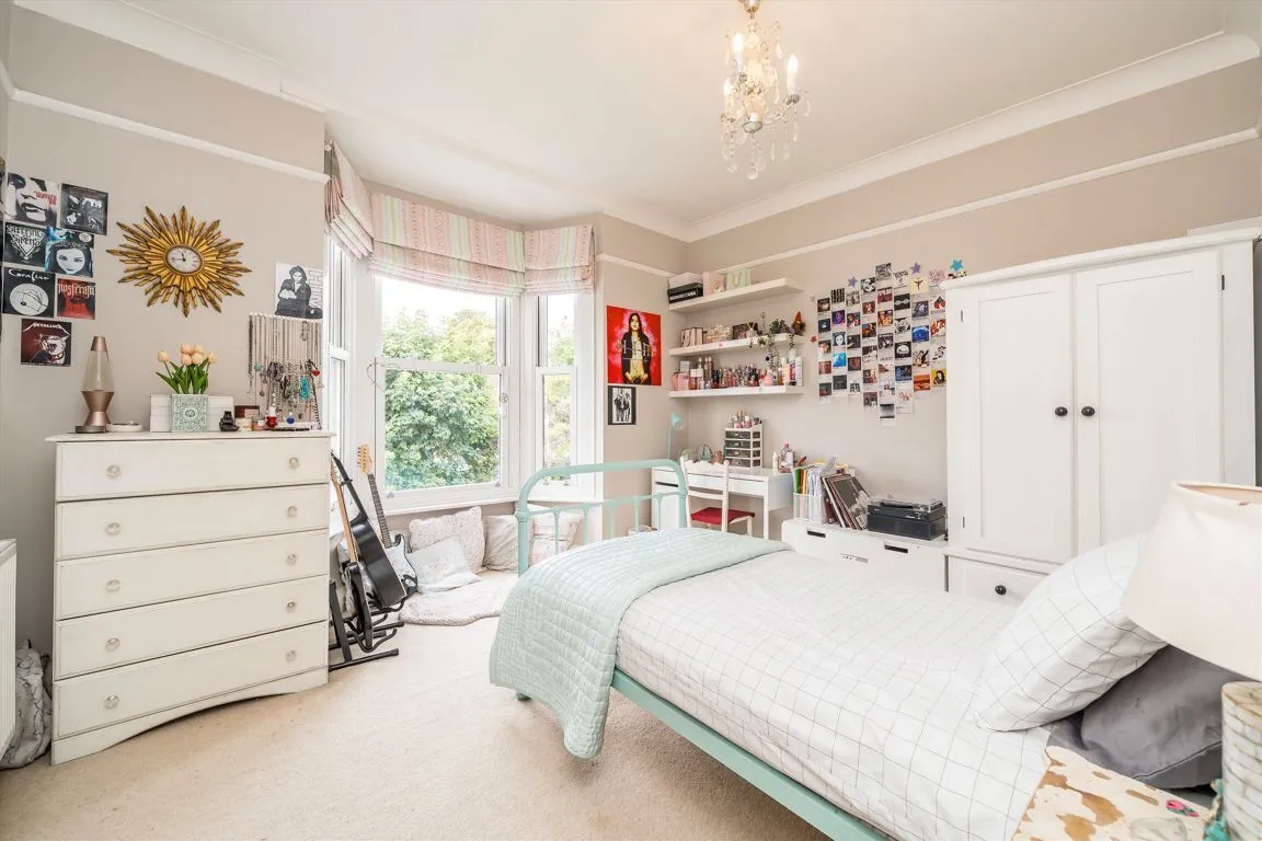 Chatsworth Gardens, W3, photo 6