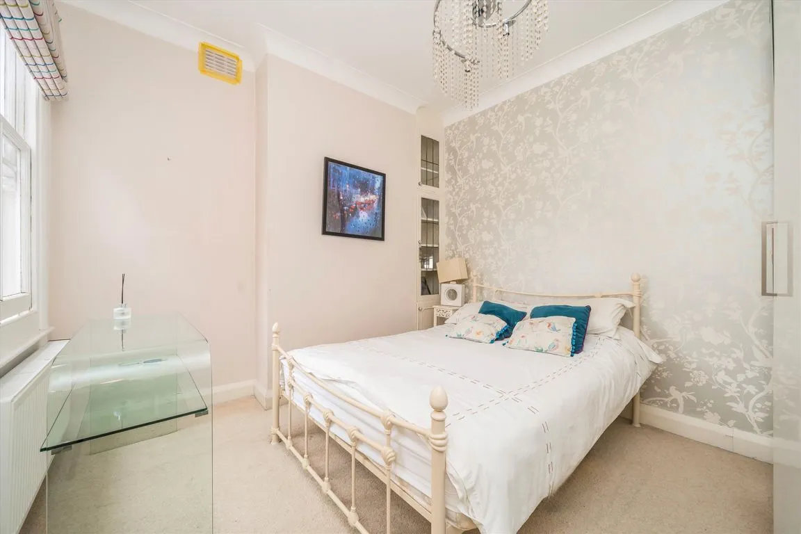 Chatsworth Gardens, W3, photo 7