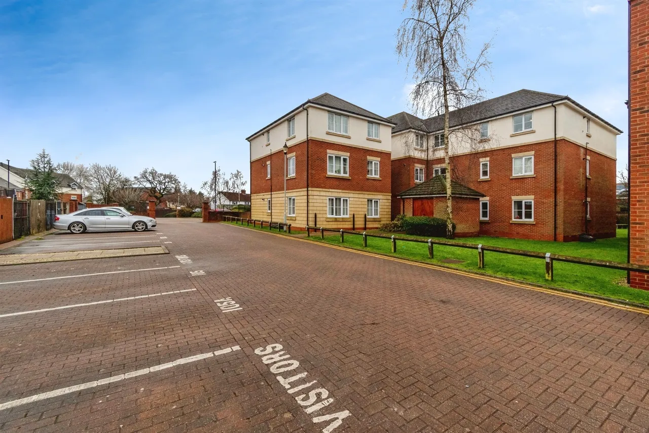 2 bed flat for sale — Parkhouse Grove, Aldridge, Walsall