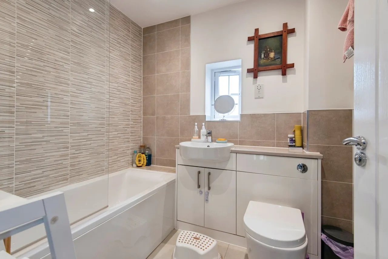 Arlesey Road, Henlow, Bedfordshire, SG16, photo 13