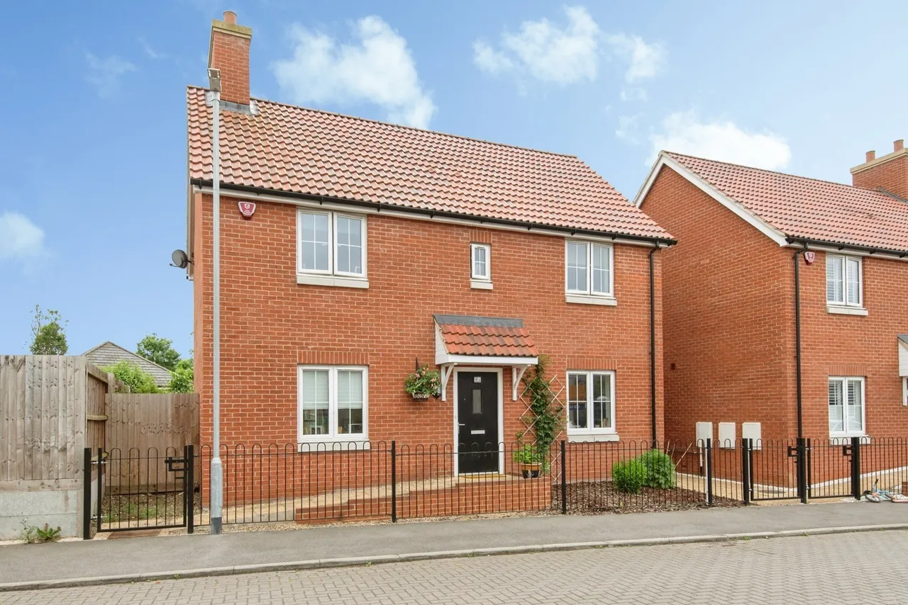 3 bed house for sale — Arlesey Road, Henlow, Bedfordshire, SG16