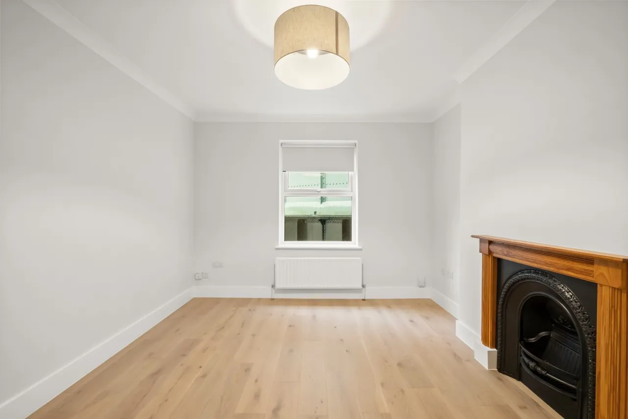 2 bed flat to rent, Loveridge Road, London, NW6