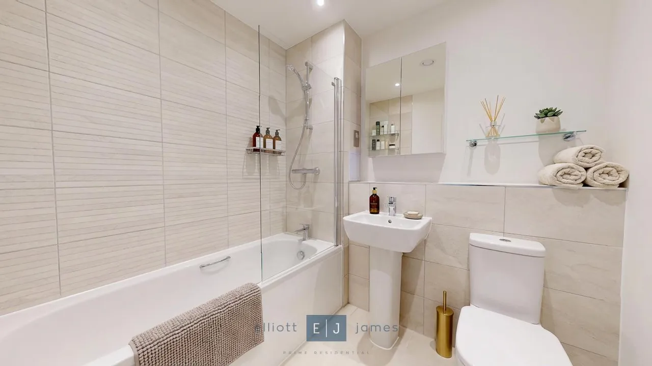 Borders Lane, Loughton, IG10, photo 6