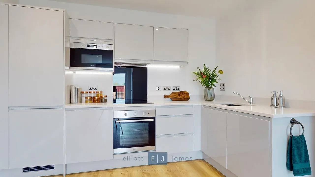Borders Lane, Loughton, IG10, photo 2