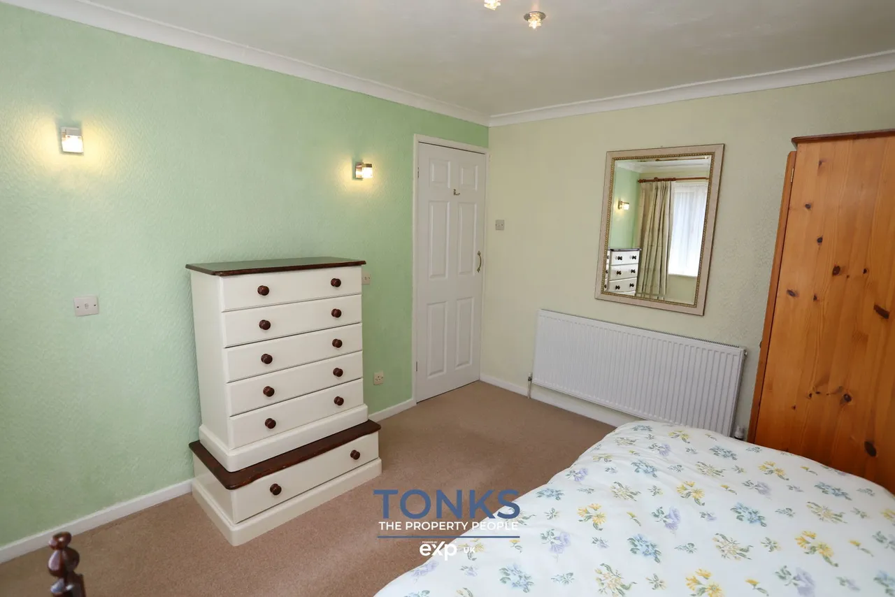Bed with self contained downstairs annexe, DY5, photo 16